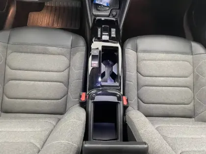 Photo 25 Citroën C4 e- 136 ch Automatique