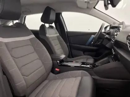 Photo 27 Citroën C4 e- 136 ch Automatique