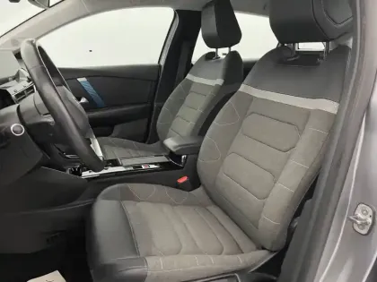 Photo 13 Citroën C4 e- 136 ch Automatique