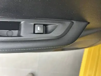 Photo 17 Peugeot 208  PureTech 100 S&S EAT8