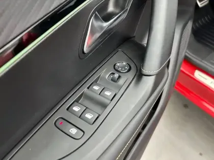 Photo 17 Peugeot 2008 Gén. II Ph1 NG GT 5