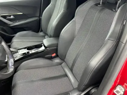 Photo 10 Peugeot 2008 Gén. II Ph1 NG GT 5