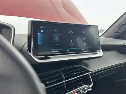 Photo 19 Peugeot 2008 Gén. II Ph1 NG GT 5