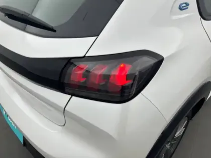 Photo 16 Peugeot 208  Electrique 50 kWh 136ch