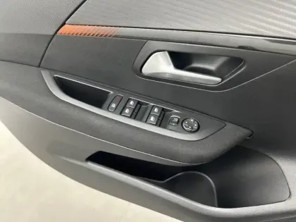 Photo 18 Peugeot 208  Electrique 50 kWh 136ch