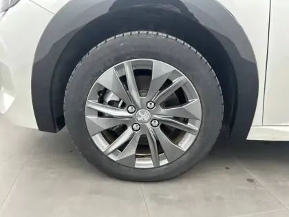 Photo 12 Peugeot 208  Electrique 50 kWh 136ch