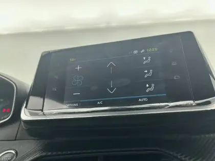 Photo 21 Peugeot 208  Electrique 50 kWh 136ch