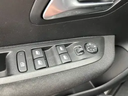 Photo 18 Peugeot 208 Gén. II Ph1 NG Active Pack 5