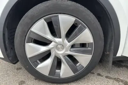 Photo 12 Tesla Model Y  Grande Autonomie Dual Motor AWD