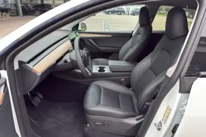 Photo 9 Tesla Model Y  Grande Autonomie Dual Motor AWD