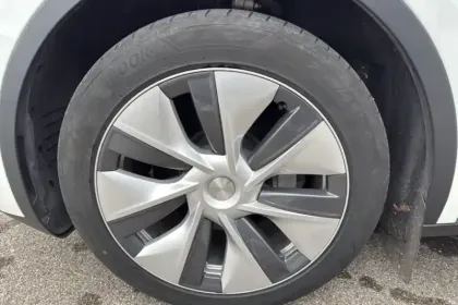 Photo 11 Tesla Model Y  Grande Autonomie Dual Motor AWD