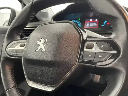 Photo 28 Peugeot 208  Electrique 50 kWh 136ch