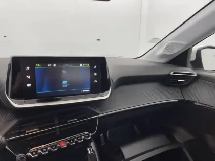 Photo 27 Peugeot 208  Electrique 50 kWh 136ch