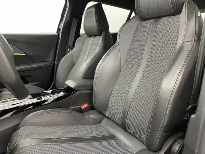 Photo 13 Peugeot 2008 Gén. II Ph1 NG GT 5