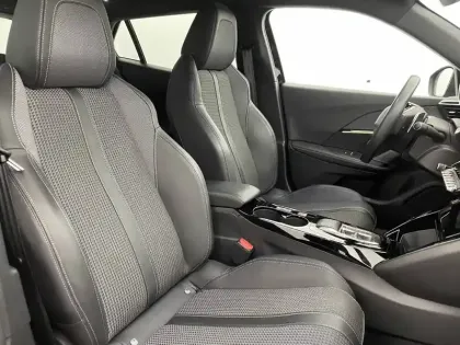 Photo 26 Peugeot 2008 Gén. II Ph1 NG GT 5