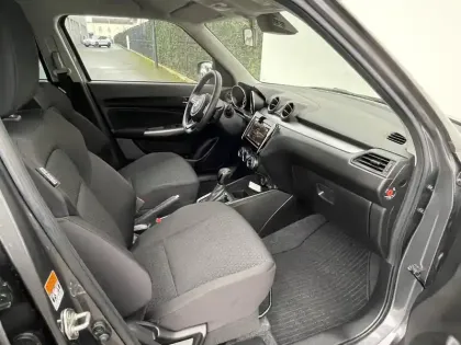 Photo 8 Suzuki Swift  1.2 Dualjet Hybrid Auto (CVT)