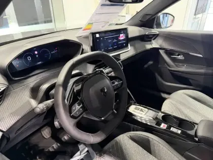 Photo 12 Peugeot 2008  Hybrid 145 e-DCS6