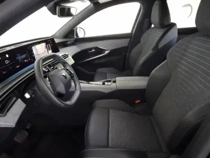 Photo 100 Peugeot 3008  Hybrid 136 e-DCS6