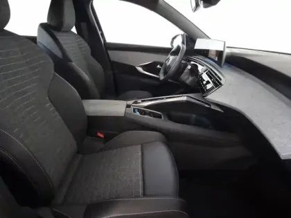 Photo 152 Peugeot 3008  Hybrid 136 e-DCS6