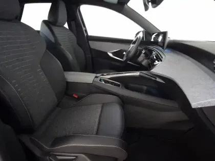 Photo 38 Peugeot 3008  Hybrid 136 e-DCS6