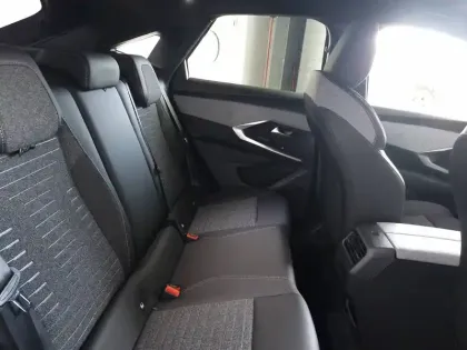 Photo 32 Peugeot 3008  Hybrid 136 e-DCS6