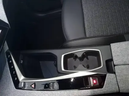 Photo 53 Peugeot 3008  Hybrid 136 e-DCS6