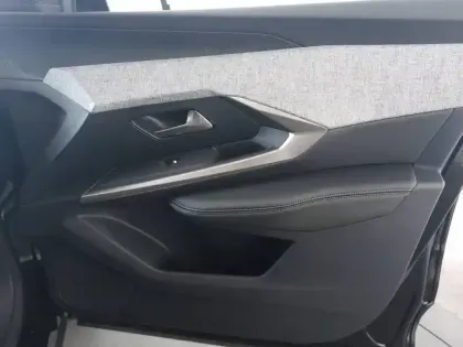 Photo 35 Peugeot 3008  Hybrid 136 e-DCS6