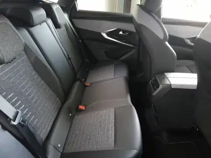 Photo 33 Peugeot 3008  Hybrid 136 e-DCS6