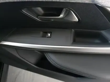 Photo 151 Peugeot 3008  Hybrid 136 e-DCS6
