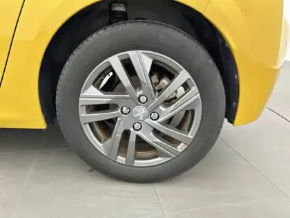 Photo 62 Peugeot 208  PureTech 100 S&S BVM6
