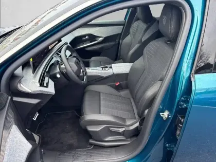 Photo 31 Peugeot 3008  Hybrid 145 e-DCS6