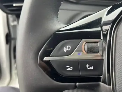 Photo 21 Peugeot 208  Electrique 50 kWh 136ch