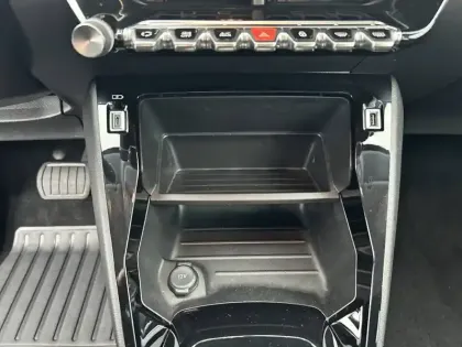 Photo 27 Peugeot 208  Electrique 50 kWh 136ch