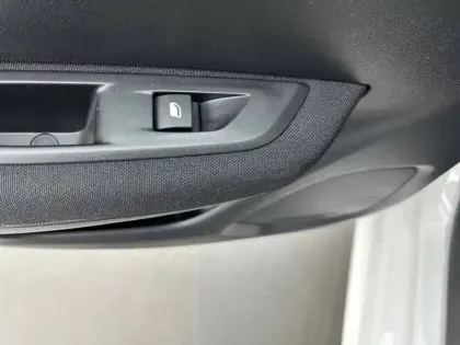 Photo 14 Peugeot 208  Electrique 50 kWh 136ch