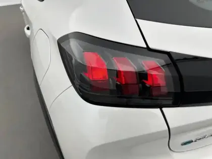 Photo 16 Peugeot 208  Electrique 50 kWh 136ch