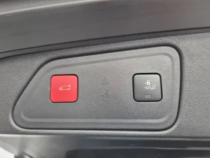 Photo 37 Peugeot 3008  Hybrid4 300 e-EAT8