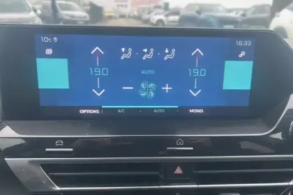 Photo 19 Citroën C4 e- 136 ch Automatique