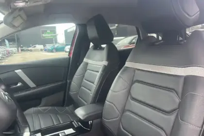 Photo 10 Citroën C4 e- 136 ch Automatique