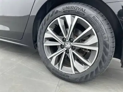 Photo 37 Peugeot 508  SW Hybrid 225 e-EAT8