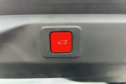 Photo 13 Peugeot 3008  Hybrid 136 e-DCS6