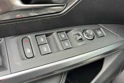 Photo 28 Peugeot 3008  Hybrid 136 e-DCS6