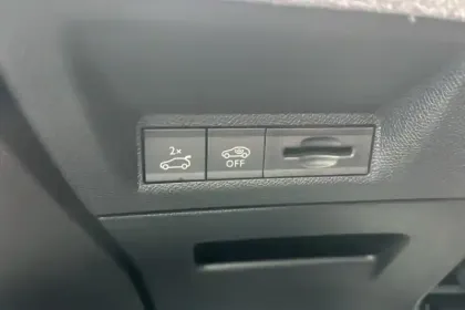 Photo 27 Peugeot 3008  Hybrid 136 e-DCS6