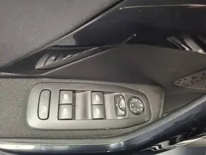 Photo 16 Peugeot 208  PureTech 82ch S&S BVM5