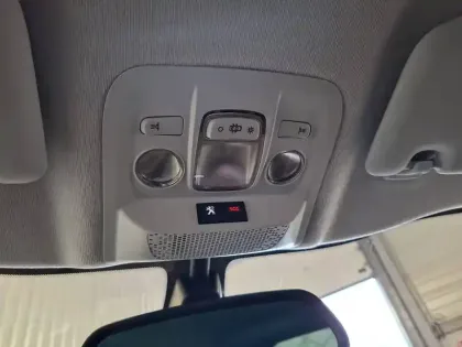 Photo 38 Peugeot 208  PureTech 82ch S&S BVM5