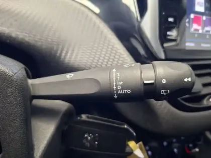 Photo 32 Peugeot 208  PureTech 82ch S&S BVM5