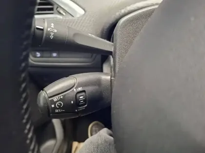 Photo 31 Peugeot 208  PureTech 82ch S&S BVM5