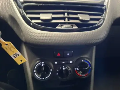 Photo 34 Peugeot 208  PureTech 82ch S&S BVM5