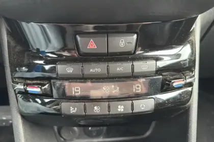 Photo 28 Peugeot 2008  BlueHDi 120ch S&S EAT6