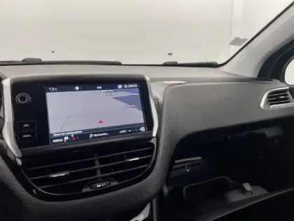 Photo 60 Peugeot 2008  BlueHDi 120ch S&S EAT6