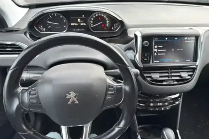 Photo 48 Peugeot 2008  BlueHDi 120ch S&S EAT6